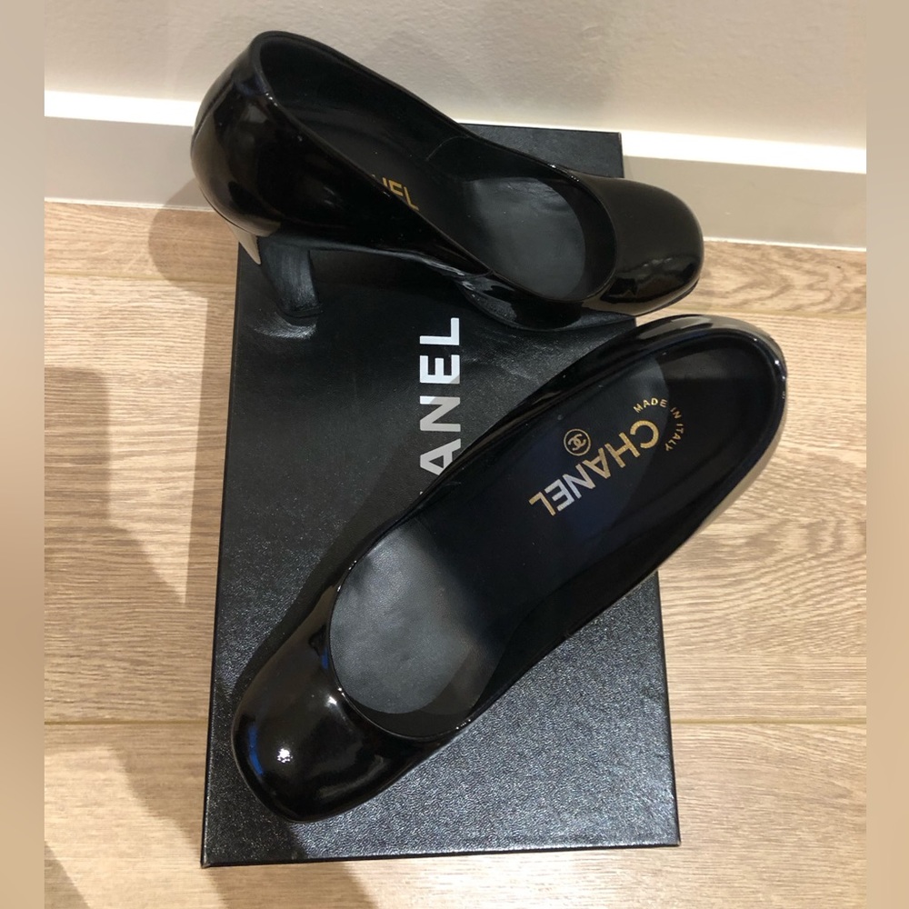 Chanel Black Patent Leather Pump - Picture 4 of 12